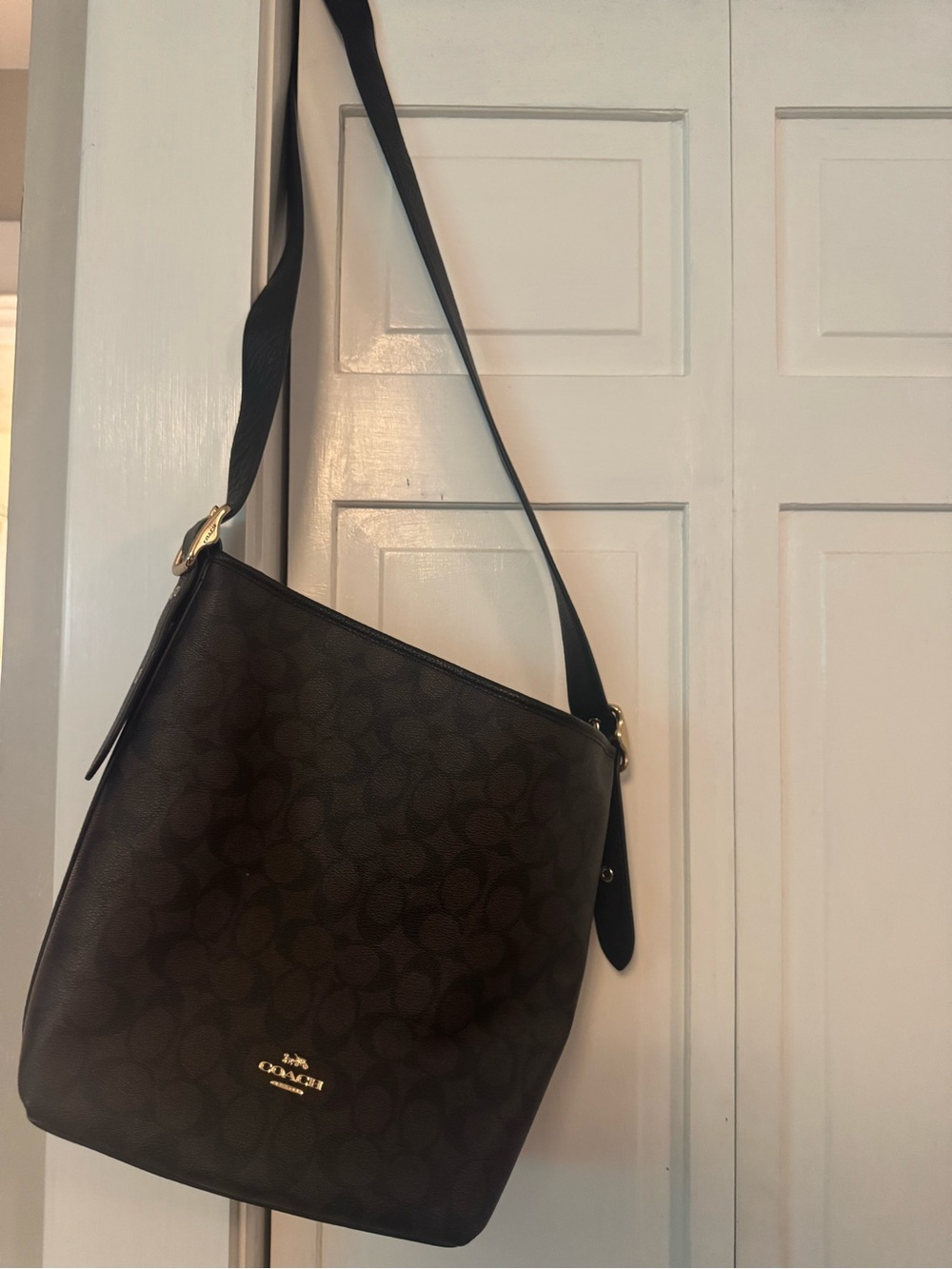 Coach Shoulder Bag in Signature Canvas with outside pocket